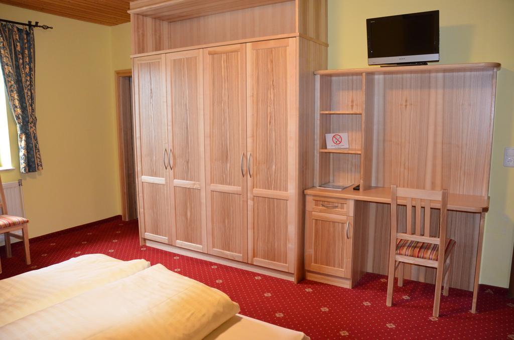 Gasthof-Pension Urzn Altmünster 객실 사진